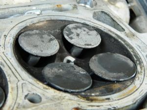 Замена клапанов на автомобиле ВАЗ 2110 8-клапанном